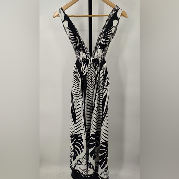 green emerald velvet dress Off-White Macaw Elegance Maxi Skirt – FARM Rio main image 0
